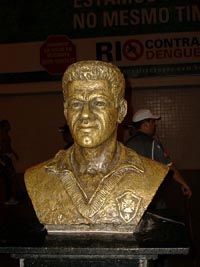 Busto Garrincha no Estádio Maracanã